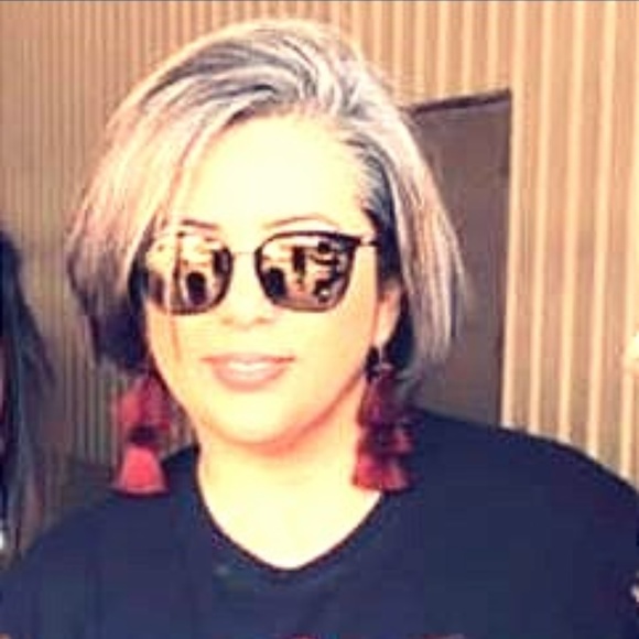 Meet your Posher, Elizabeth - Picture 1 of 1